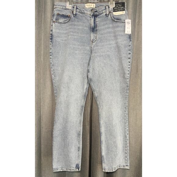 NWT Abercrombie & Fitch The 90s Straight Ultra High Rise Curve Love 33/16S Short